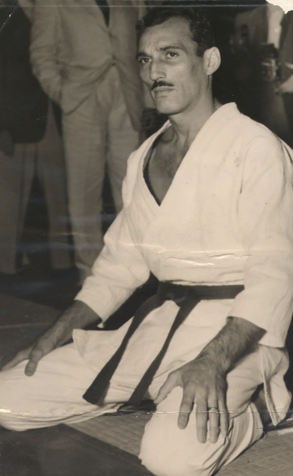 Hélio Gracie in 1952 in a jiu-jitsu gi, photographed the year after his fight with Kimura Masahiko.