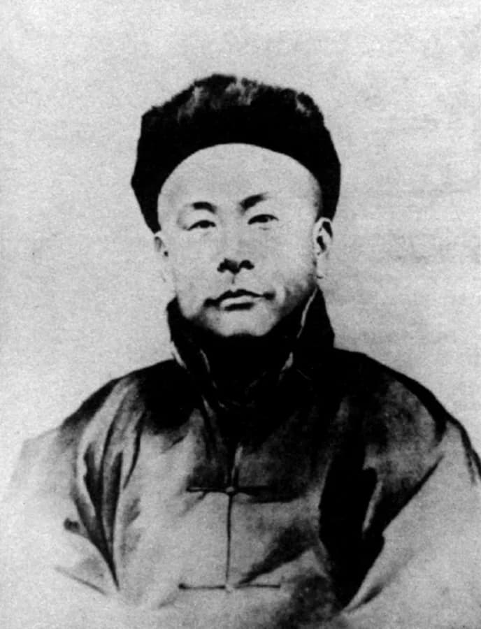Photograph of Huo Yuanjia, a Chinese martial artist of the early 20th century, in a dark jacket.